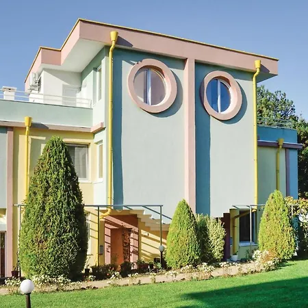 Five-bedroom Holiday In