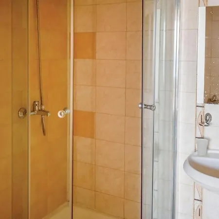 度假居 Five-bedroom Holiday In *